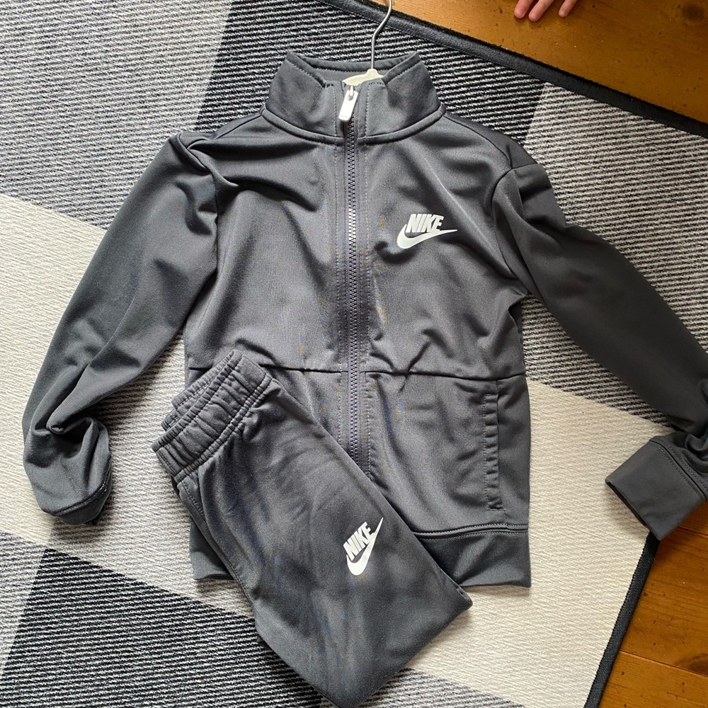 Nike toddler boy Gray Tracksuit Set